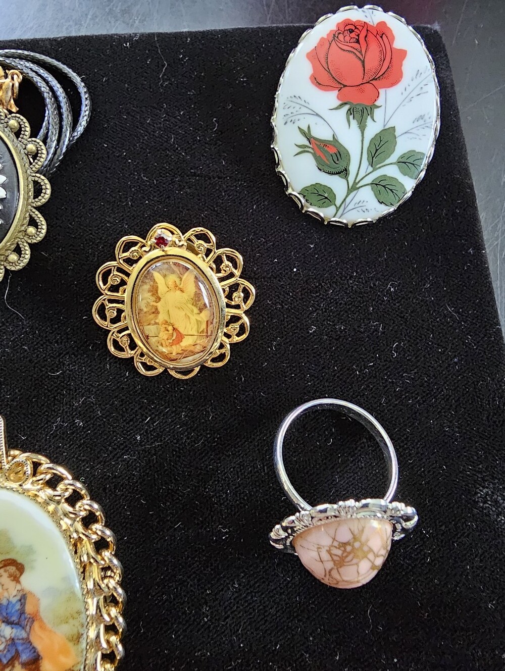 Vintage Brooch, Pendant, Pin Lot - Picture 4 of 6